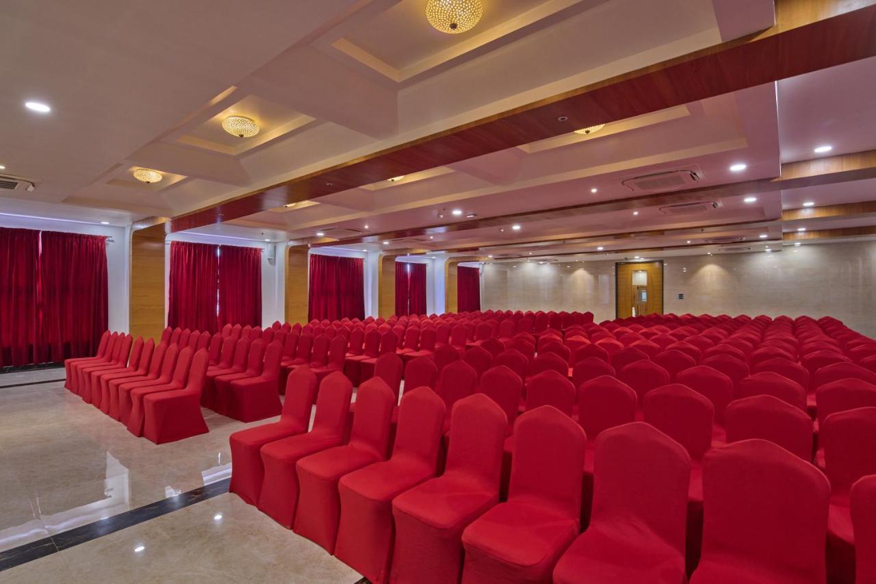 Hotel Golden Tulip Tirupati Esterno foto