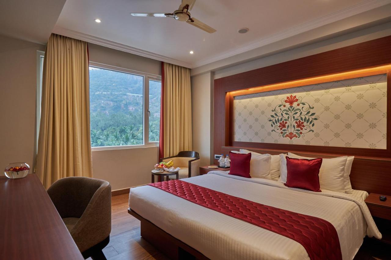 Hotel Golden Tulip Tirupati Esterno foto