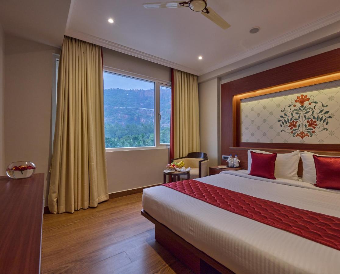 Hotel Golden Tulip Tirupati Esterno foto