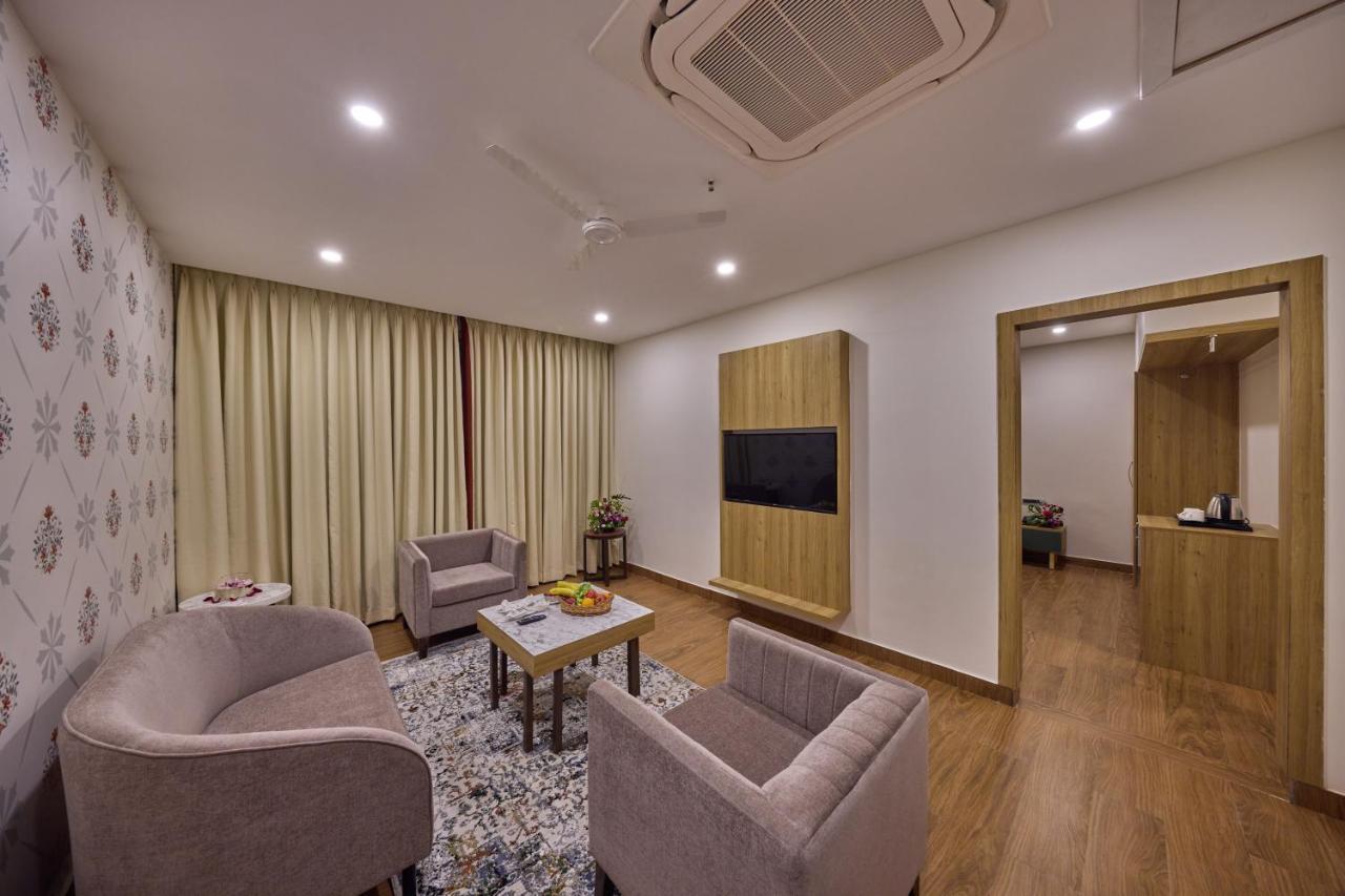Hotel Golden Tulip Tirupati Esterno foto